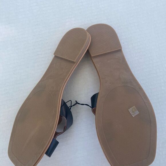 MADDEN GIRL Sternn Women’s Sandals Black Size 8 Flat Slip On New No Box - Picture 4 of 8
